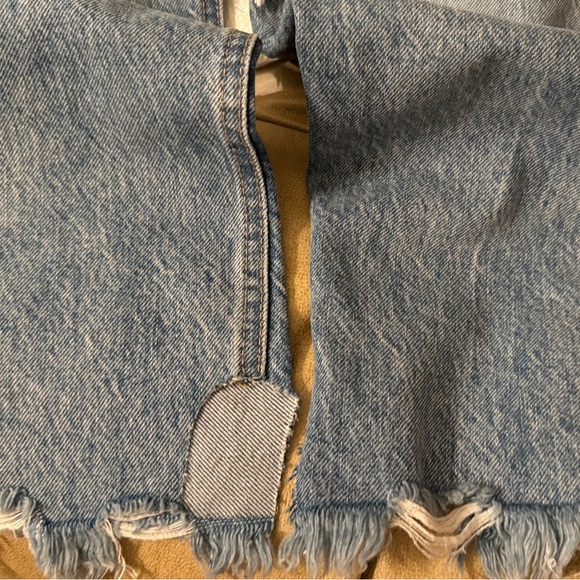 We the Free Distressed Jeans great fit. The distressing is on point Sz 26 - Picture 8 of 8